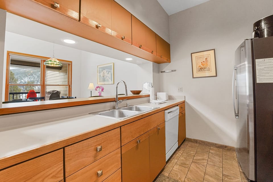 Full size kitchen.