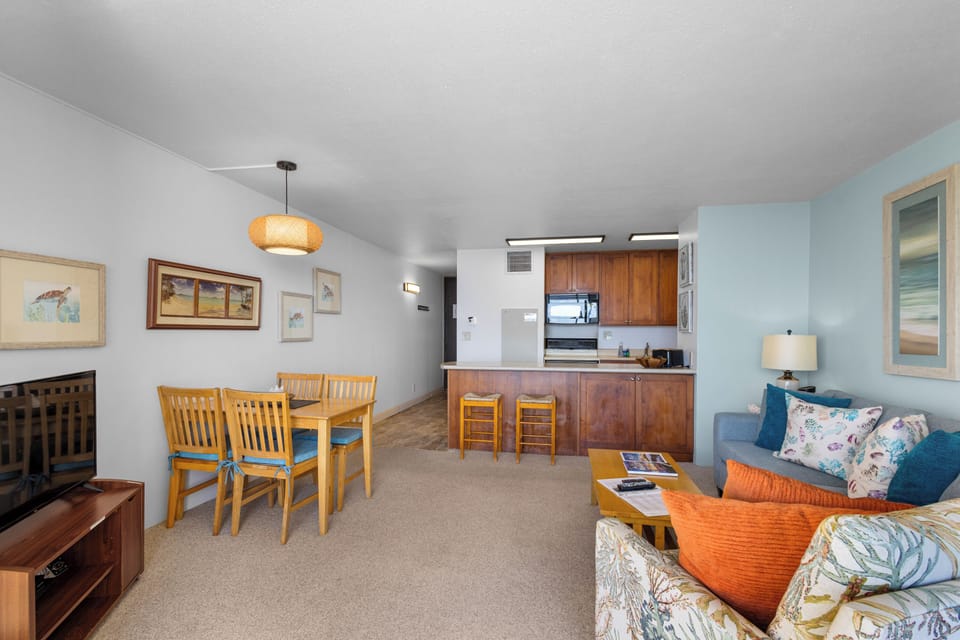Your open-plan living and dining space invites relaxation with a colorful sofa and dining table for six. The kitchenette offers everything you need to prepare light meals.