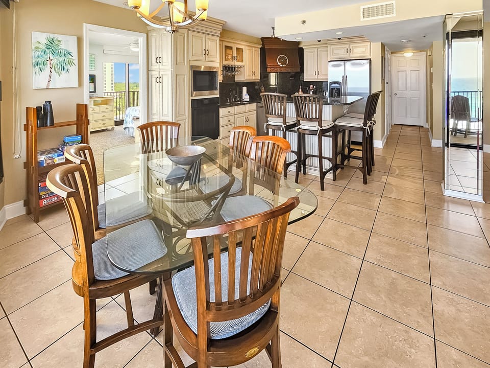 Open spacious dining and kitchen