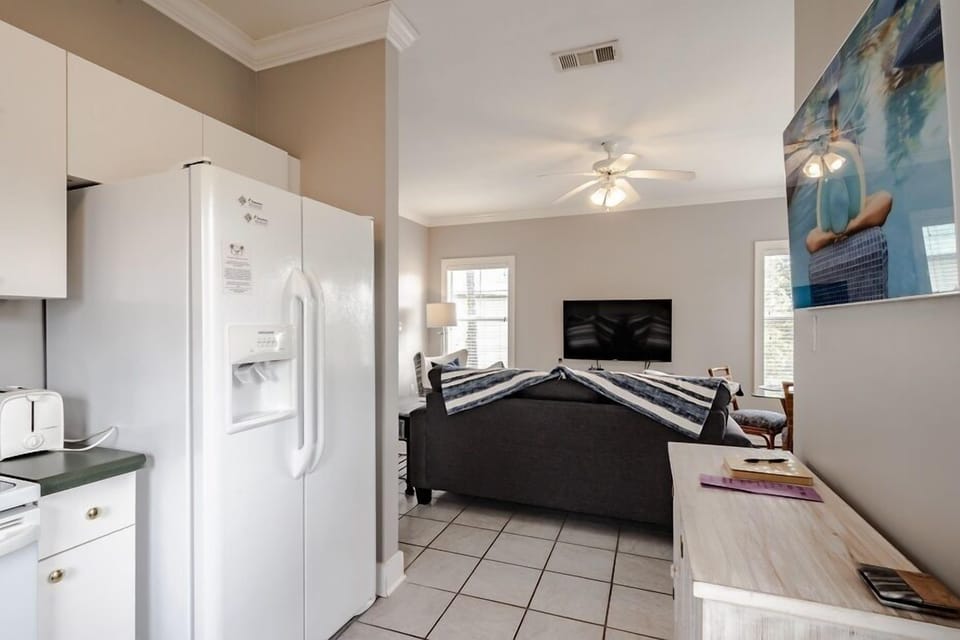 5 Purple Parrot 18CU Living Room and Kitchen