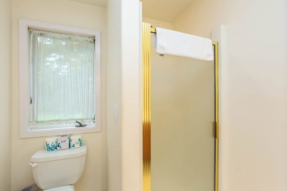 Full Bathroom - Main Level