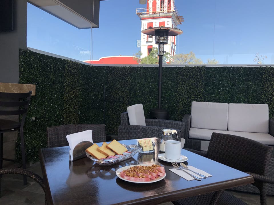 Free daily continental breakfast