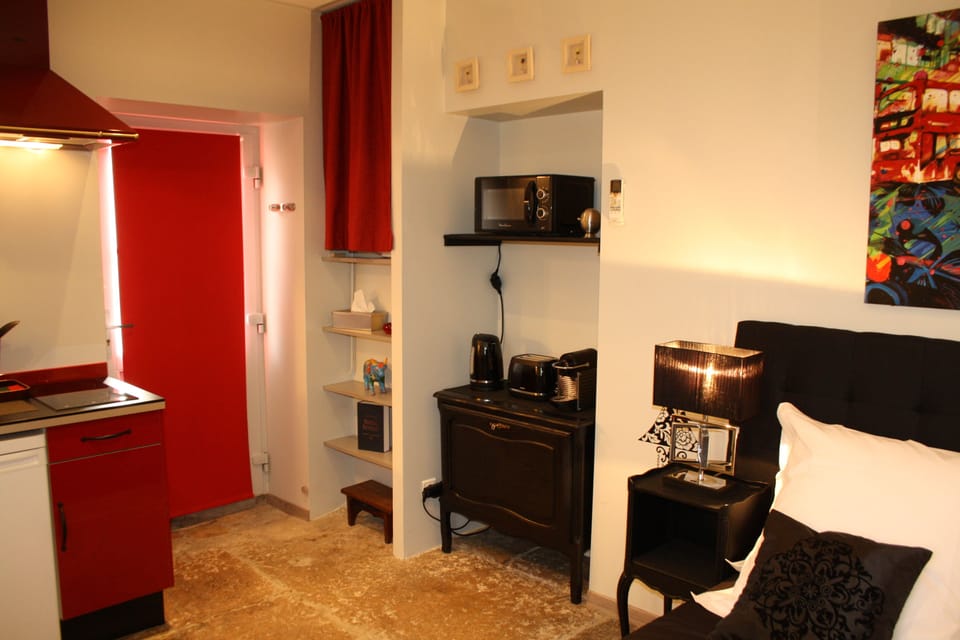 Studio, Courtyard View | Egyptian cotton sheets, premium bedding, Select Comfort beds