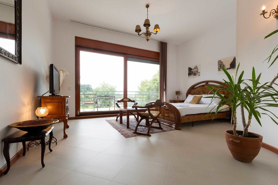 Deluxe Room, Terrace, Courtyard View | 1 bedroom, desk, soundproofing, free WiFi