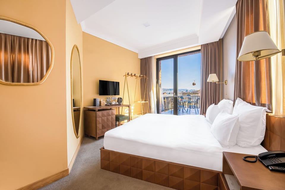 Superior Double Room, Terrace | Hypo-allergenic bedding, minibar, in-room safe, desk
