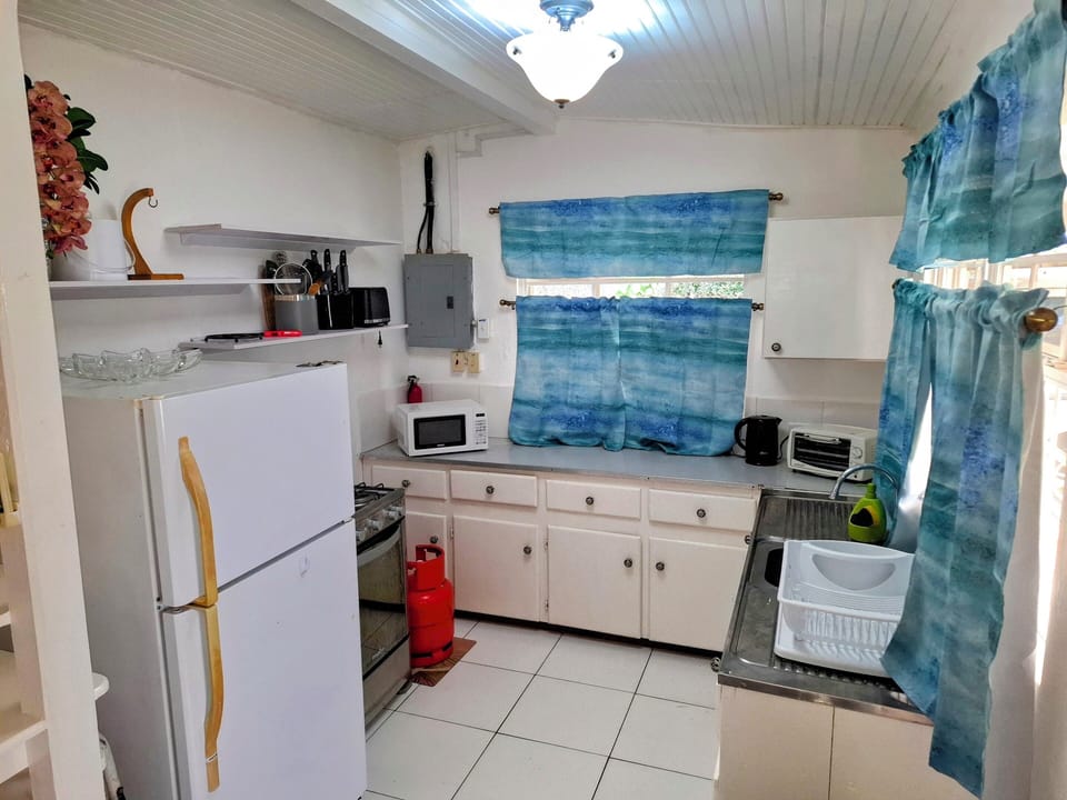 Cottage, Multiple Beds, Kitchen | Private kitchen | Coffee/tea maker, fridge, microwave, oven