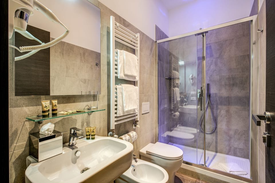 Shower, rainfall showerhead, free toiletries, hair dryer