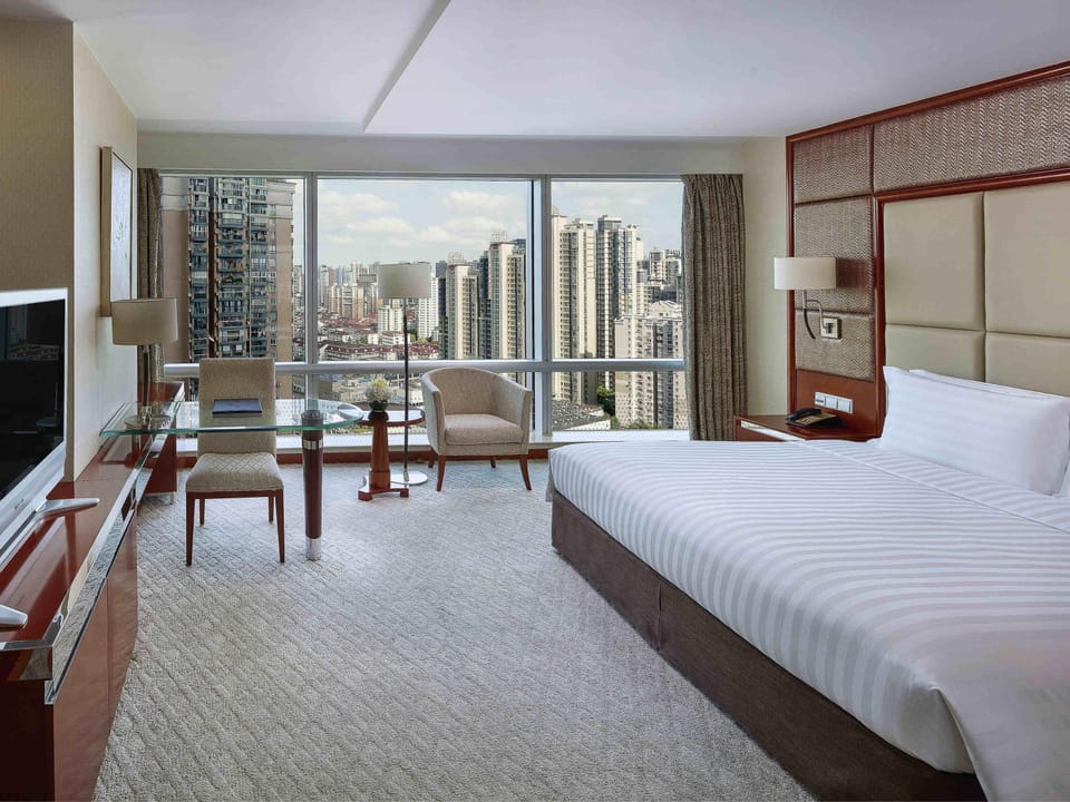 Deluxe Room, 1 King Bed | Premium bedding, down comforters, minibar, in-room safe