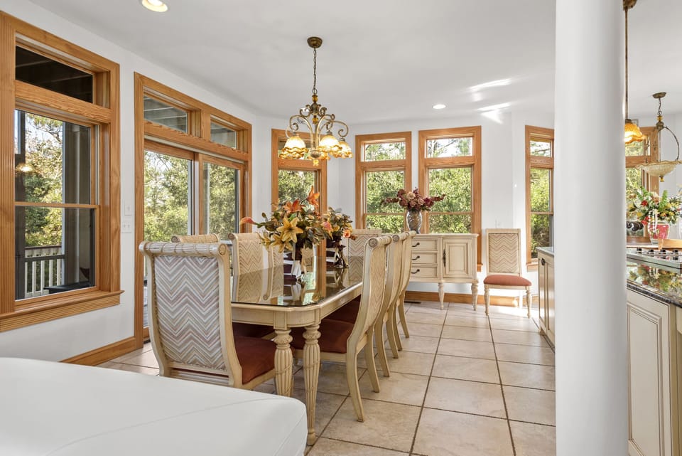 CC139: Il Destino | Mid Level Dining Area