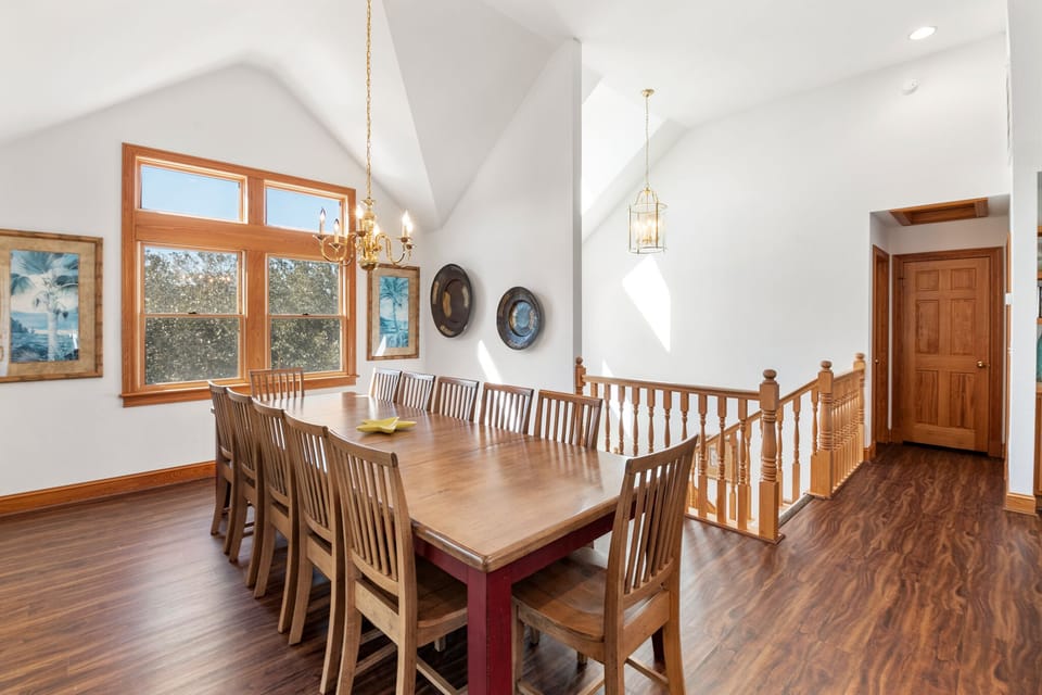 CC297: Las Brisas | Top Level Dining Area