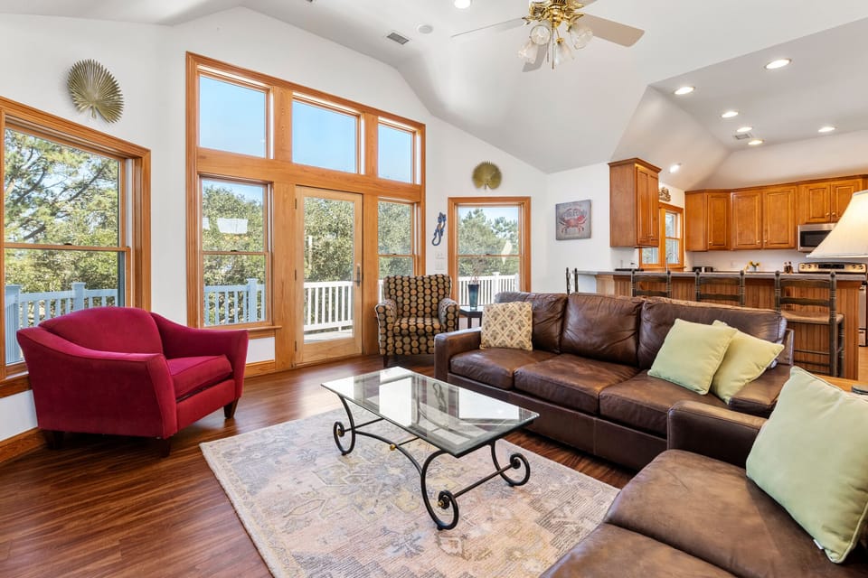 CC297: Las Brisas | Top Level Living Area