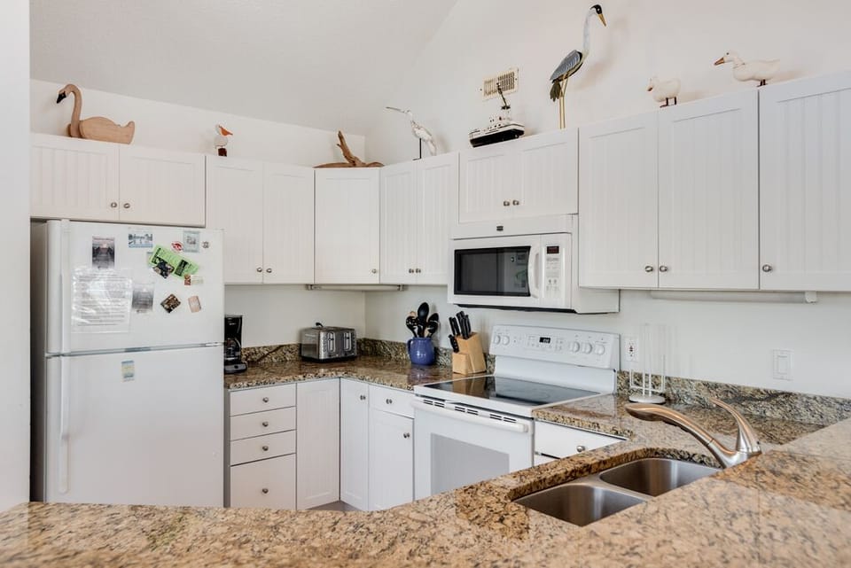 S011: Sea-renity | Top Level Kitchen