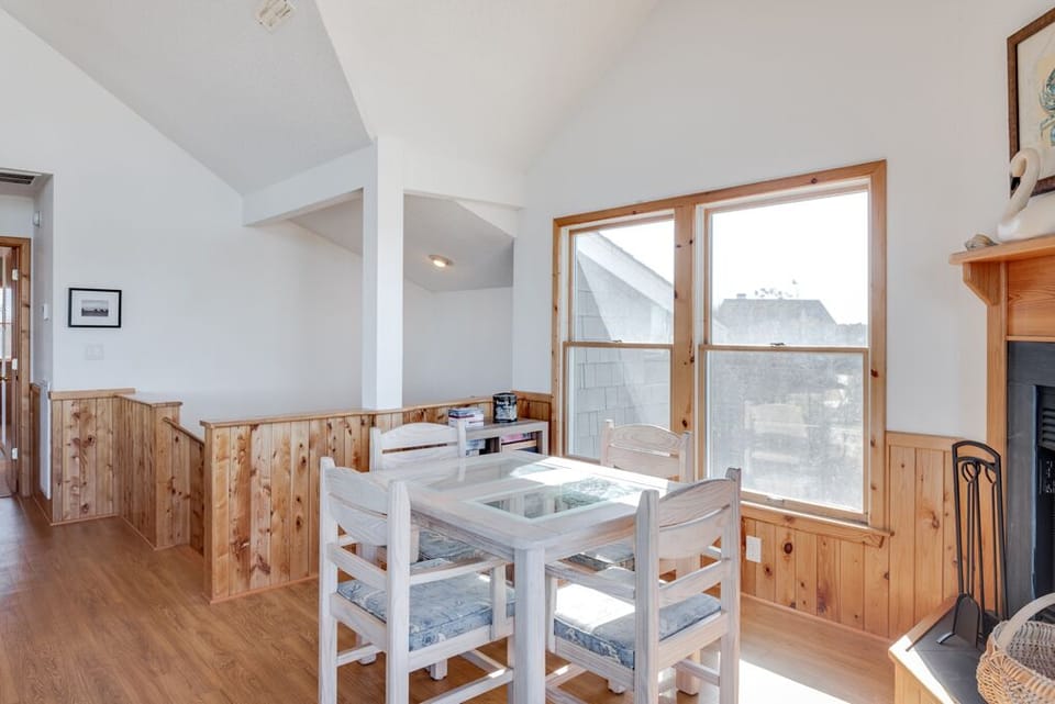 S011: Sea-renity | Top Level Breakfast Nook