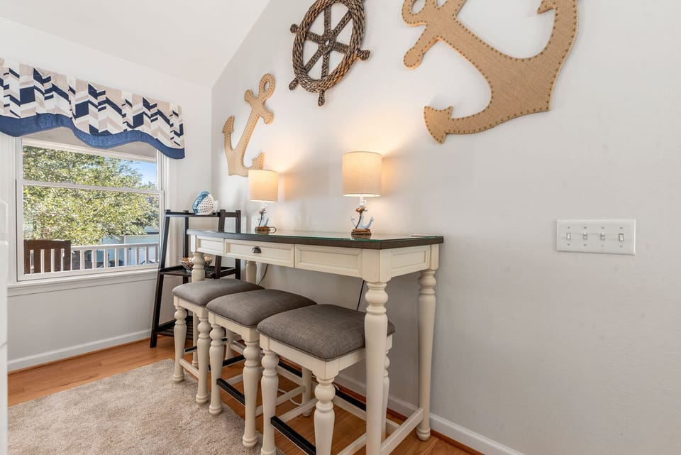 MB13: Eagles Nest | Top Level Loft/Sitting Area