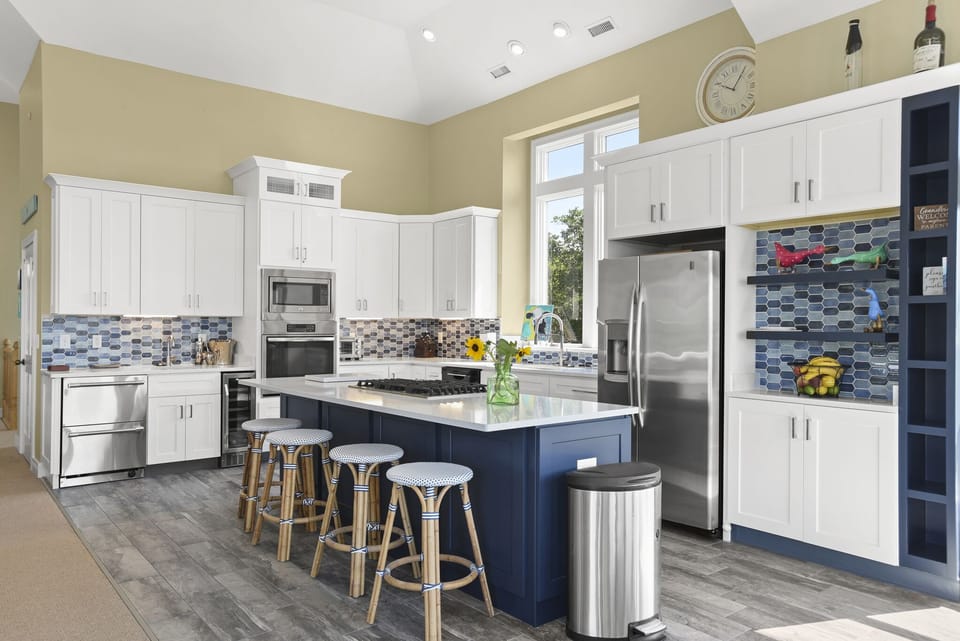 CC114: Y7 Fairways & Sunsets | Top Level Kitchen