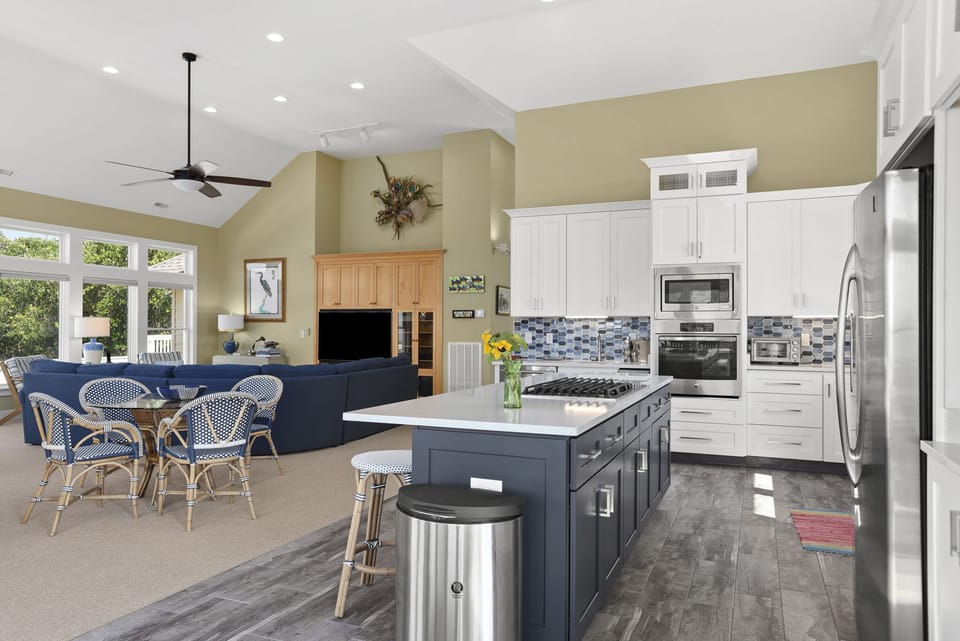 CC114: Y7 Fairways & Sunsets | Top Level Living Area and Kitchen
