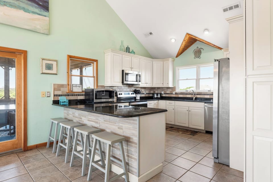 WH563: Hip Nautic | Top Level Kitchen