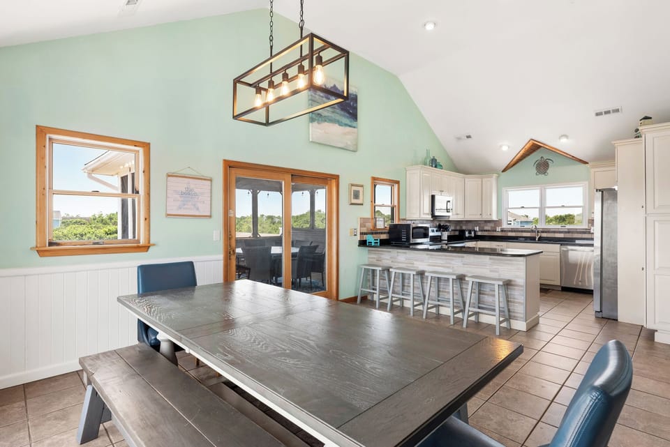 WH563: Hip Nautic | Top Level Dining Area