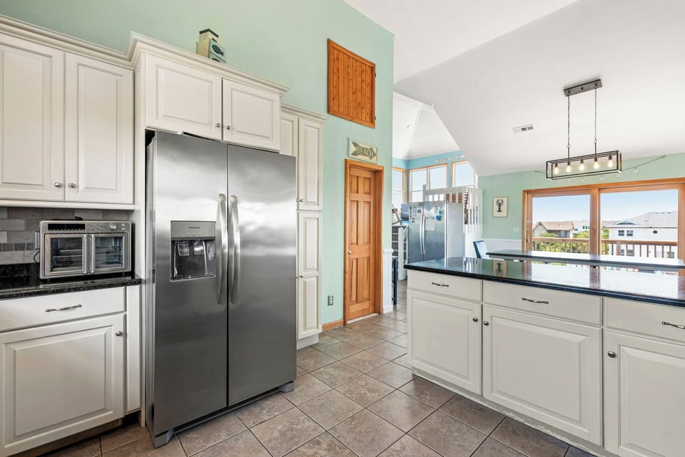 WH563: Hip Nautic | Top Level Kitchen