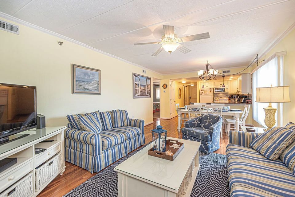 LIVING ROOM & DINING AREA