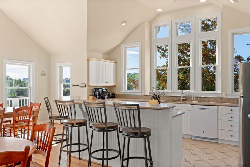 CC300: Mon-Elisa | Top Level Kitchen