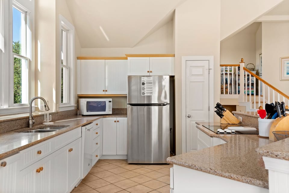 CC300: Mon-Elisa | Top Level Kitchen