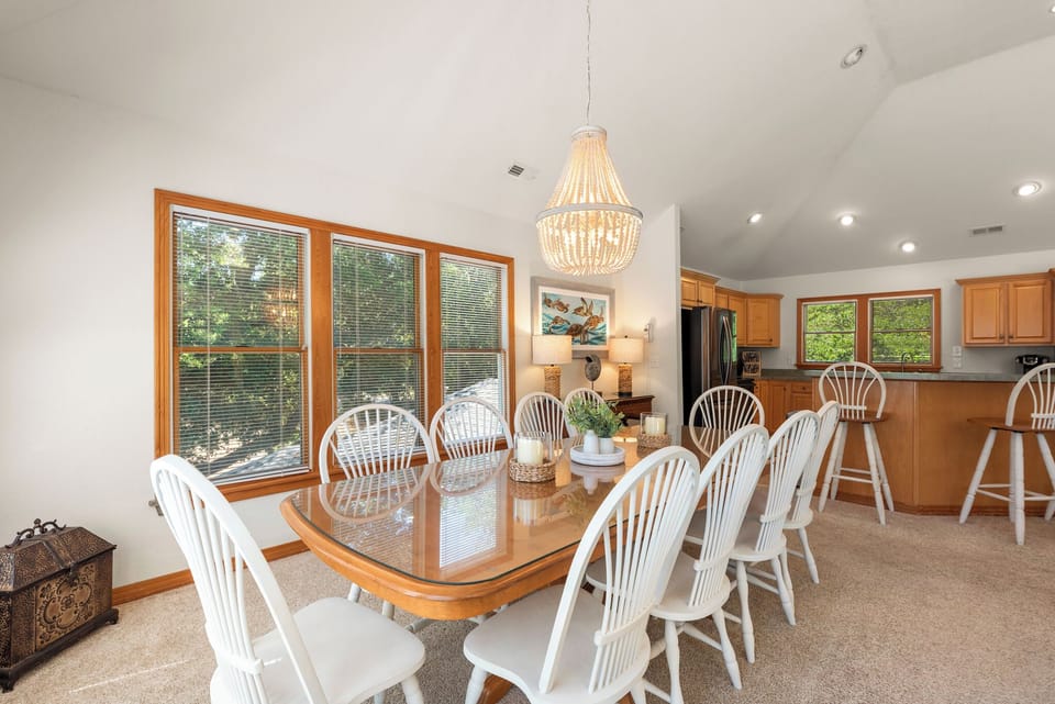 CC153: The Tipsea Turtle | Top Level Dining Area