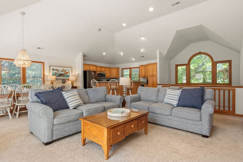 CC153: The Tipsea Turtle | Top Level Living Area