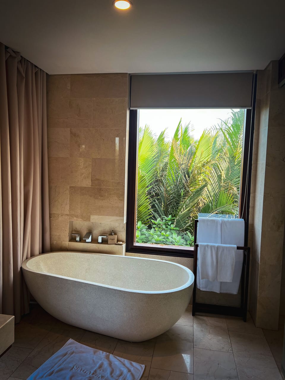 Grand Deluxe Room, Balcony | Bathroom | Shower, free toiletries, hair dryer, bathrobes