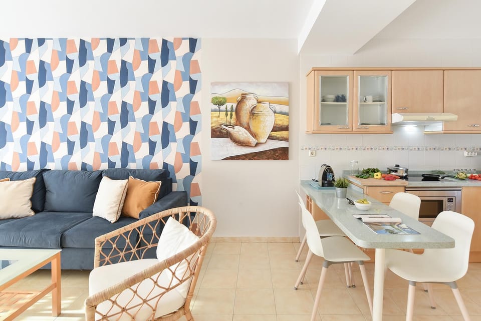 dining area, seating area, kitchen