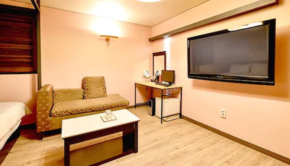 Standard Twin Room (1Double + 1Single) | Soundproofing, free WiFi, bed sheets
