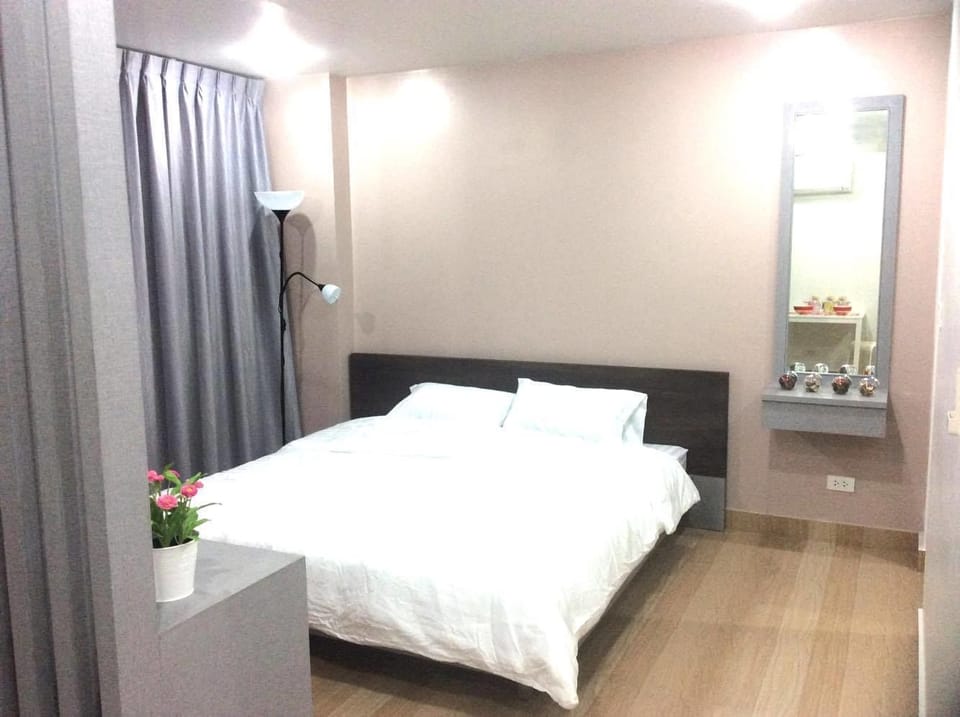 Deluxe Room | Desk, soundproofing, free WiFi