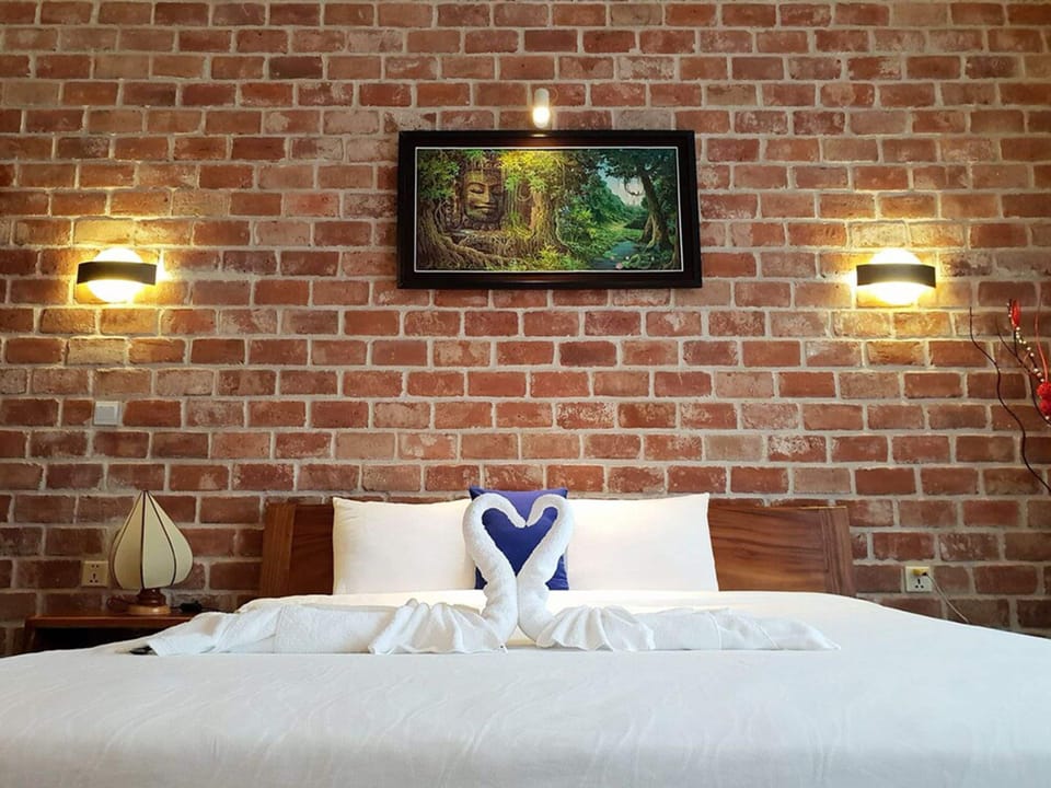 Premium bedding, in-room safe, desk, iron/ironing board