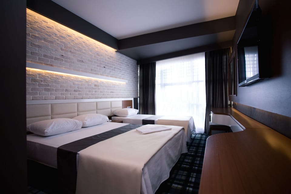 Standard Room | Premium bedding, minibar, in-room safe, desk