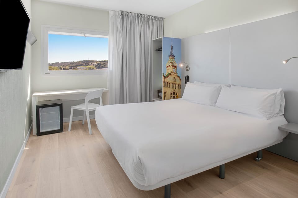 Superior Double Room | In-room safe, desk, iron/ironing board, free WiFi