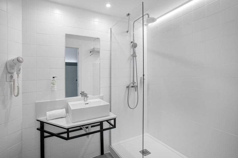 Towels, soap, shampoo, toilet paper