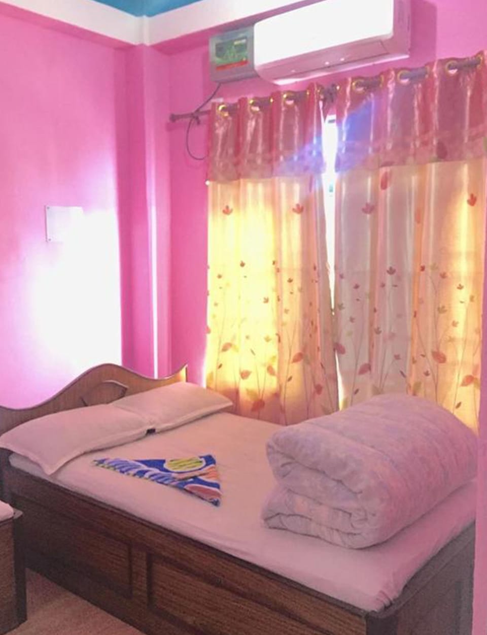Double Room | Minibar, iron/ironing board, free WiFi