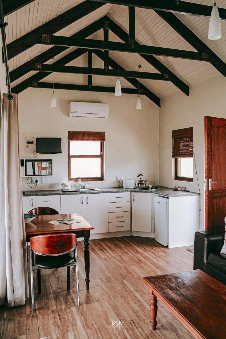 Wild Clover | Private kitchen | Fridge, microwave, stovetop, electric kettle
