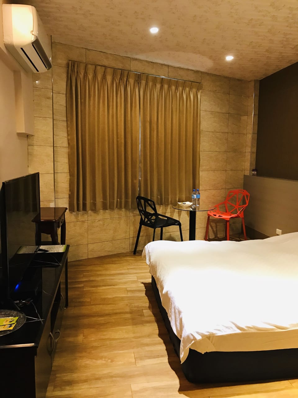 Standard Double Room | Individually furnished, desk, laptop workspace, blackout drapes