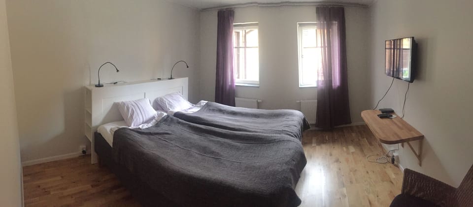 Classic Double or Twin Room, 2 Twin Beds, Ensuite | Desk, blackout drapes, soundproofing, cribs (surcharge)