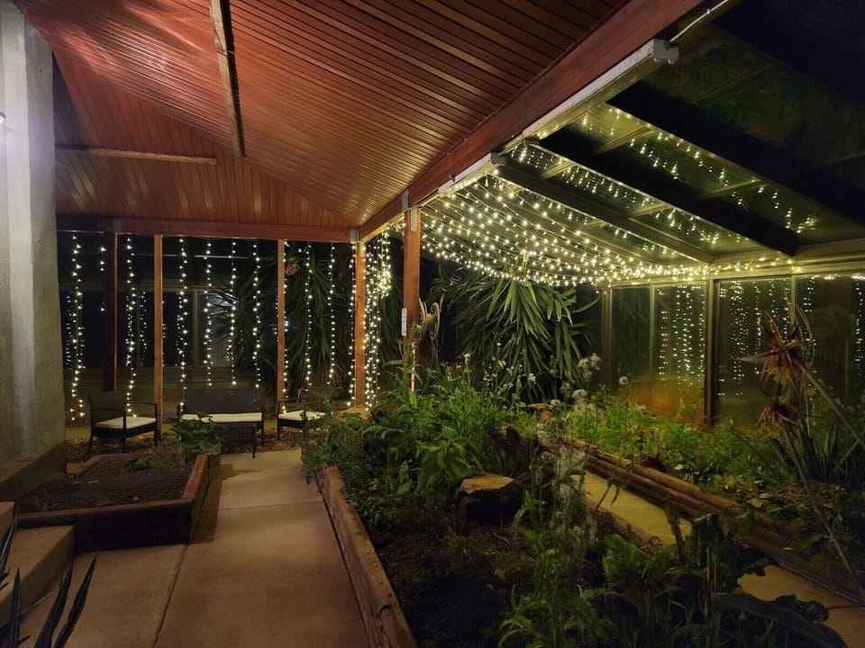 Stunning greenhouse with water feature.
Perfect for relaxing and doing yoga. 