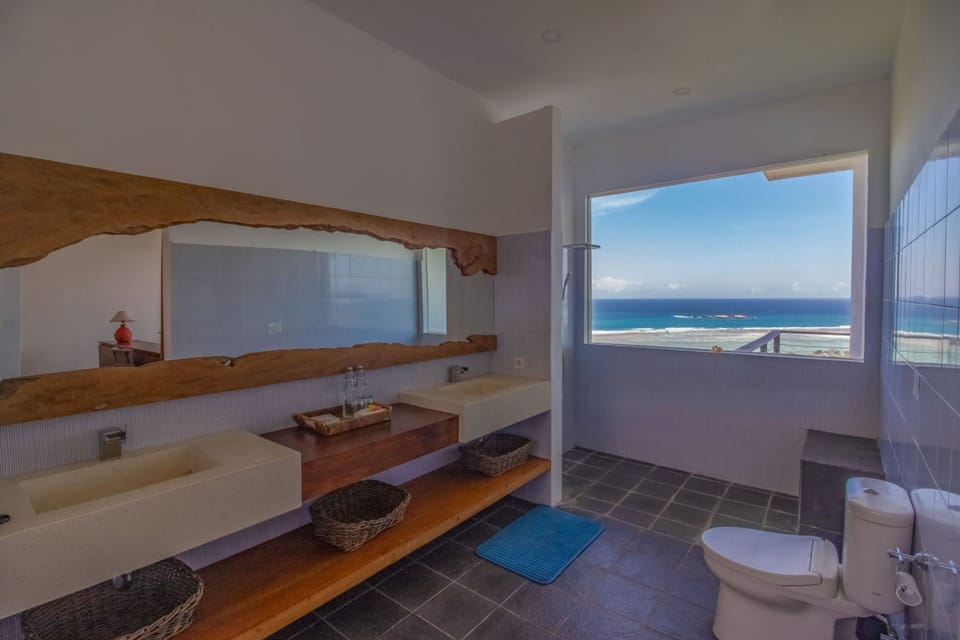 Villa, 5 Bedrooms, Ocean View | Bathroom | Bathtub, free toiletries, towels