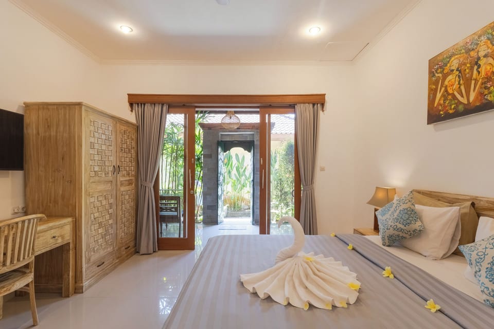 Deluxe Room, 1 Double Bed, Kitchen | In-room safe, desk, free WiFi, bed sheets