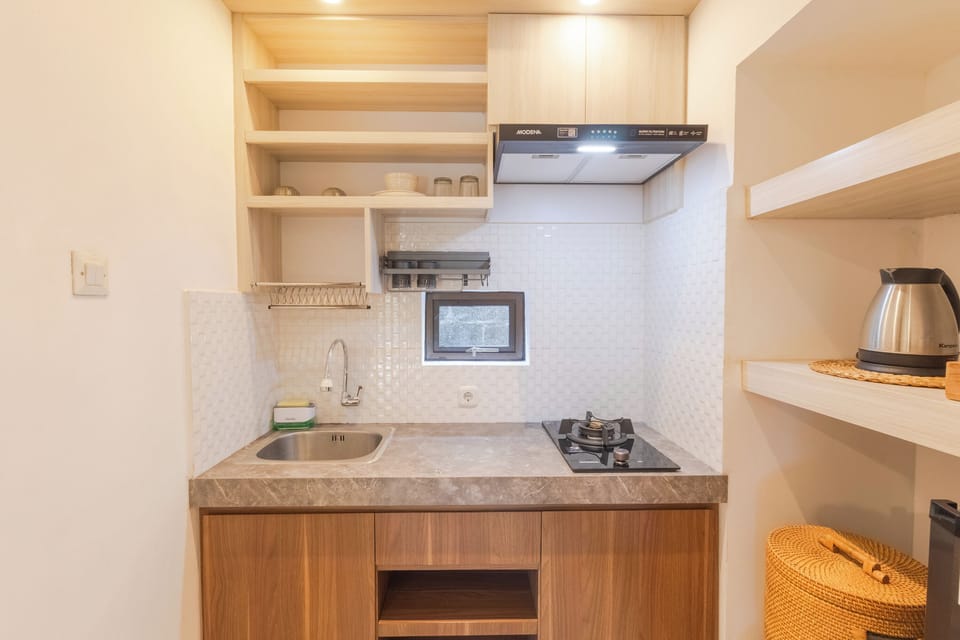 Deluxe Room, 1 Double Bed, Kitchen | Private kitchen | Mini-fridge
