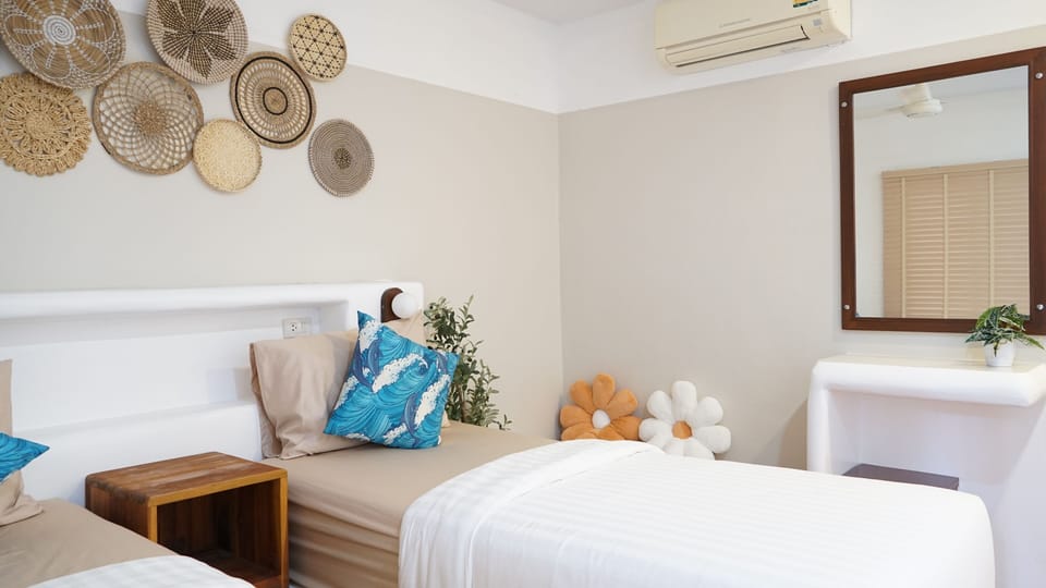 Deluxe Twin Room, Balcony | In-room safe, blackout drapes, soundproofing, free WiFi