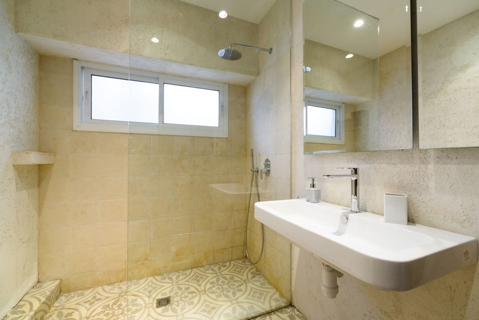 Relax & Sunny near Beach by FeelHome Apartment in Tel Aviv-Yafo