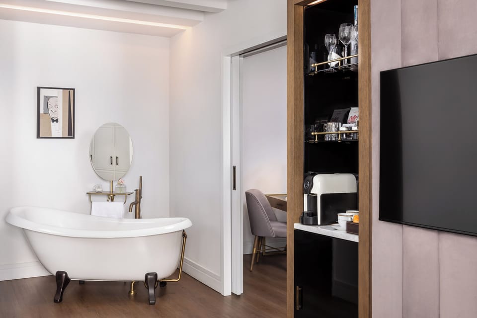 Junior Suite | Egyptian cotton sheets, premium bedding, down comforters, pillowtop beds