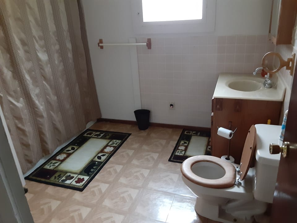 bathroom first floor 
