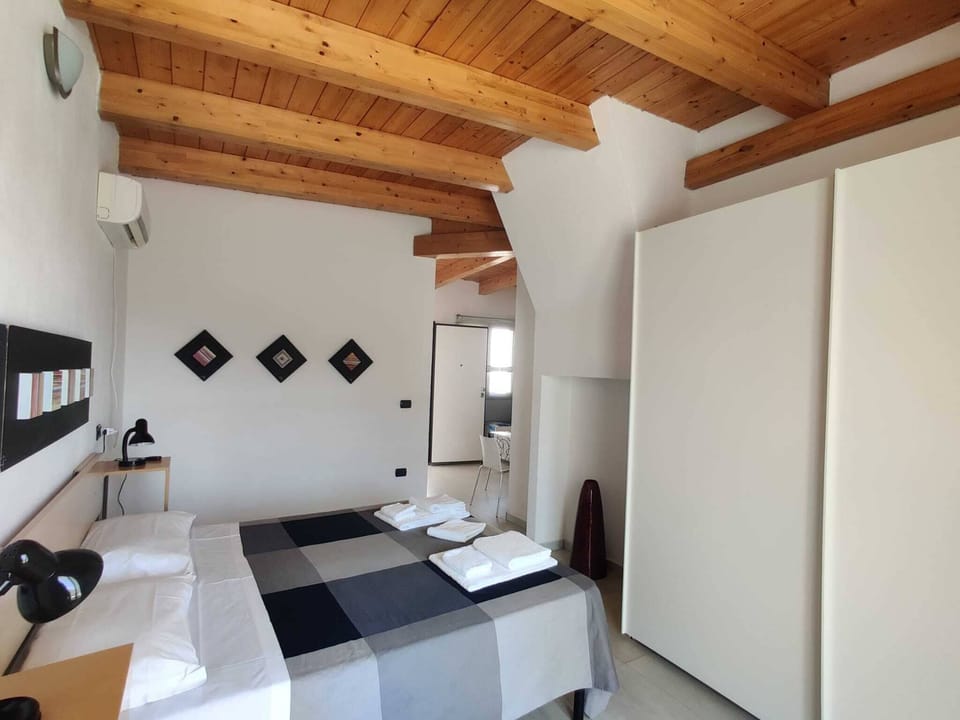 Superior Studio | Blackout drapes, free WiFi, bed sheets