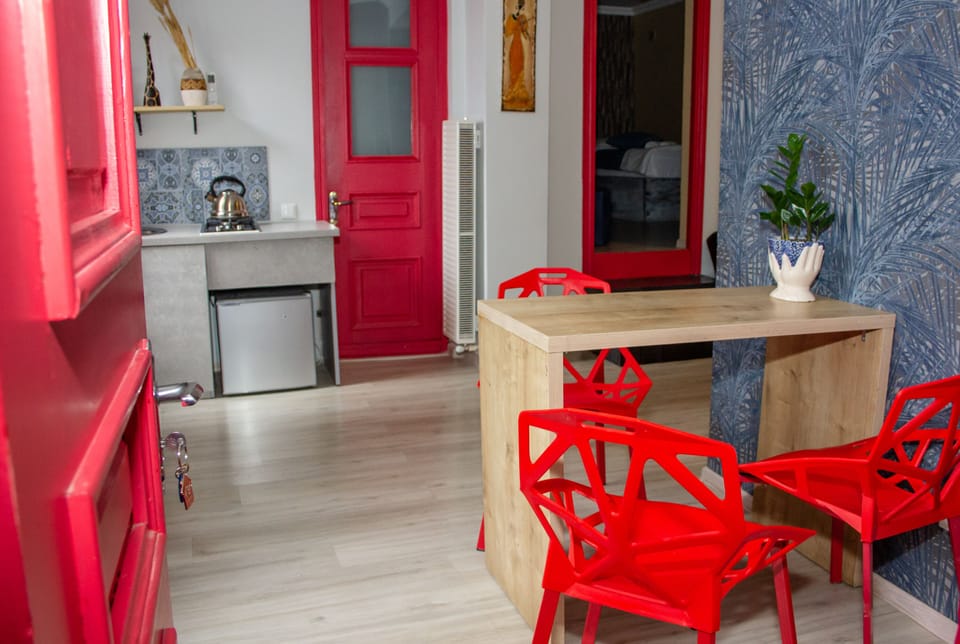 Comfort Apartment, 2 Bedrooms, Garden View | Living area